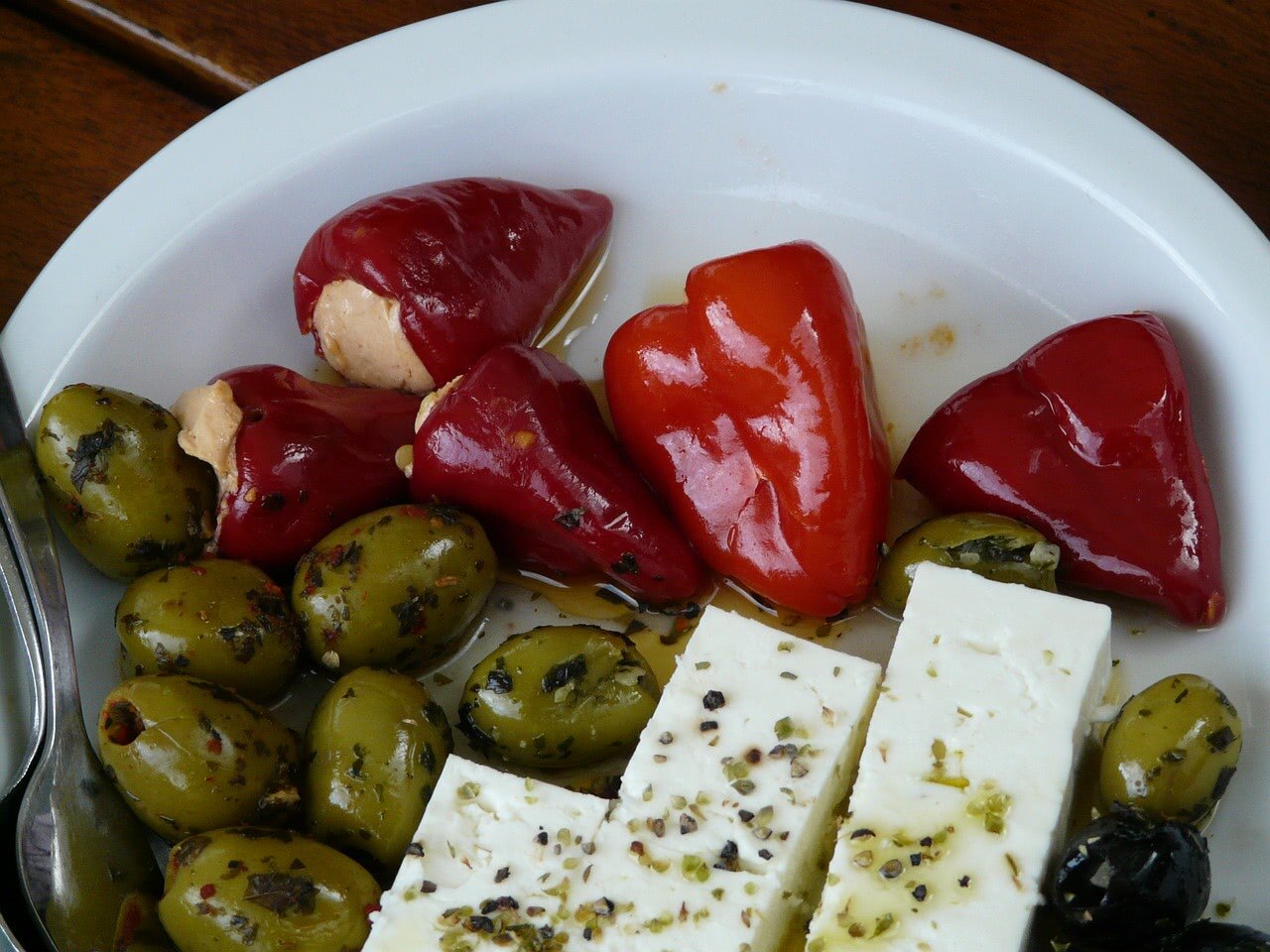 Eingelegte Chilis mit Oliven